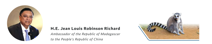一張含有 哺乳動物, 文字, 西裝 的圖片
AI 產生的內容可能不正確。